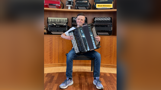 Akhmetov gifts missile-strike survivor Roman Oleksiv a custom world-class PIGINI accordion
