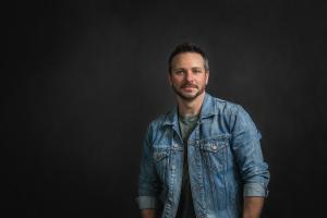 Drew Lachey hosts holiday Broadway benefit to bring ukuleles to hospitalized kids